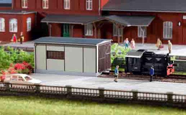 Locomotive shed for small locomotives<br /><a href='images/pictures/Auhagen/13333.jpg' target='_blank'>Full size image</a>